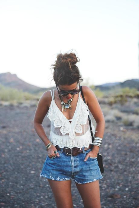 Arizona-Vintage_Top-Plumeti-Levis-Shorts-Outfit-Road_TRip-California-Travels-44