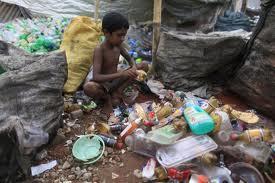 Coca-Cola crea una máquina en Bangladesh que permite jugar a un videojuego arcade cuando se recicla.