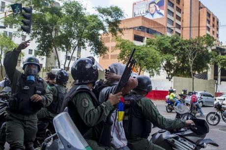 Detenido por protestar hijo de Rodríguez Chacín!!!