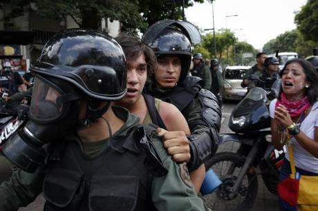 Detenido por protestar hijo de Rodríguez Chacín!!!