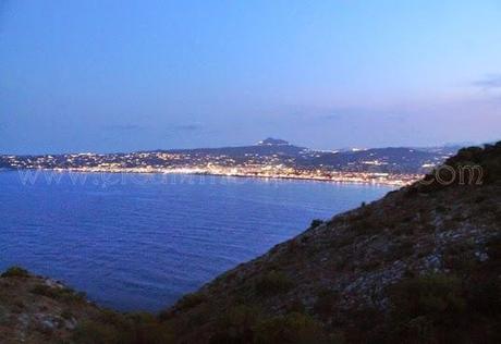 Denia al natural, entre la montañas y el mar