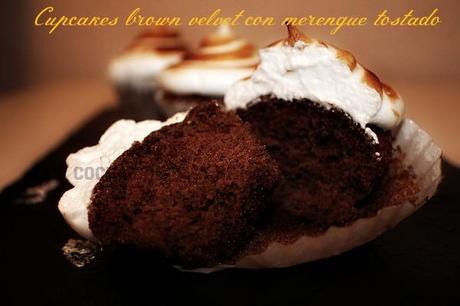 BROWN VELVET CUPCAKES CON MERENGUE TOSTADO, QUE COSA TAN RICA