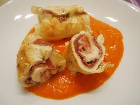 rollitos de pollo con salsa de pimientos