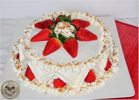 TARTA DE FRESAS CON NATA