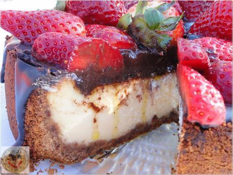 TARTA DE MASCARPONE, CHOCOLATE AL AOVE Y FRESAS