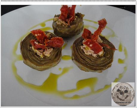 ALCACHOFAS CONFITADAS CON AOVE, RELLENAS DE FOIE Y CRUJIENTE DE JAMÓN