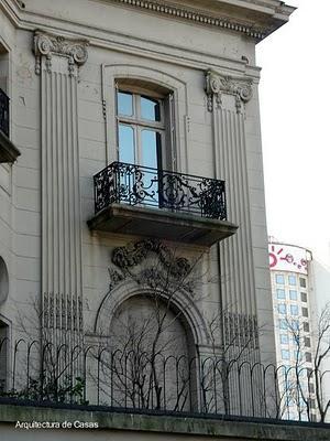 Ventana del palacio Ortíz Basualdo