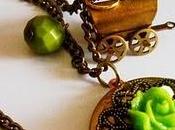 Delicado collar realizado relicario metal abre...