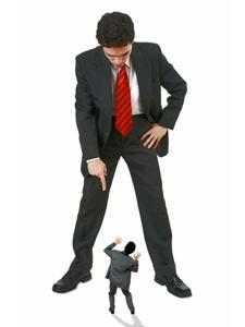 ¿AGUANTARÍAS UN TRABAJO EN EL QUE TUVIESES UN JEFE TÓXICO HACIÉNDOTE LA VIDA IMPOSIBLE?