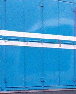 Ferroadivinanza: puertas en azul y blanco