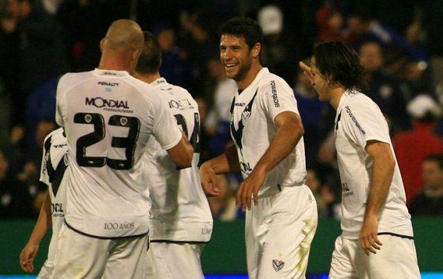 Vélez goleó a Olimpo y es el único líder