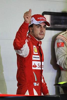 Alonso sale de caza en la noche de Singapur