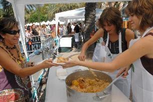 Festival del arroz, una fiesta de ciudad y de atraer a los vecinos. Tenemos recetas para hacer el plato de arroz más internacional