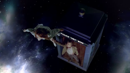 Amy flotando en el espacio