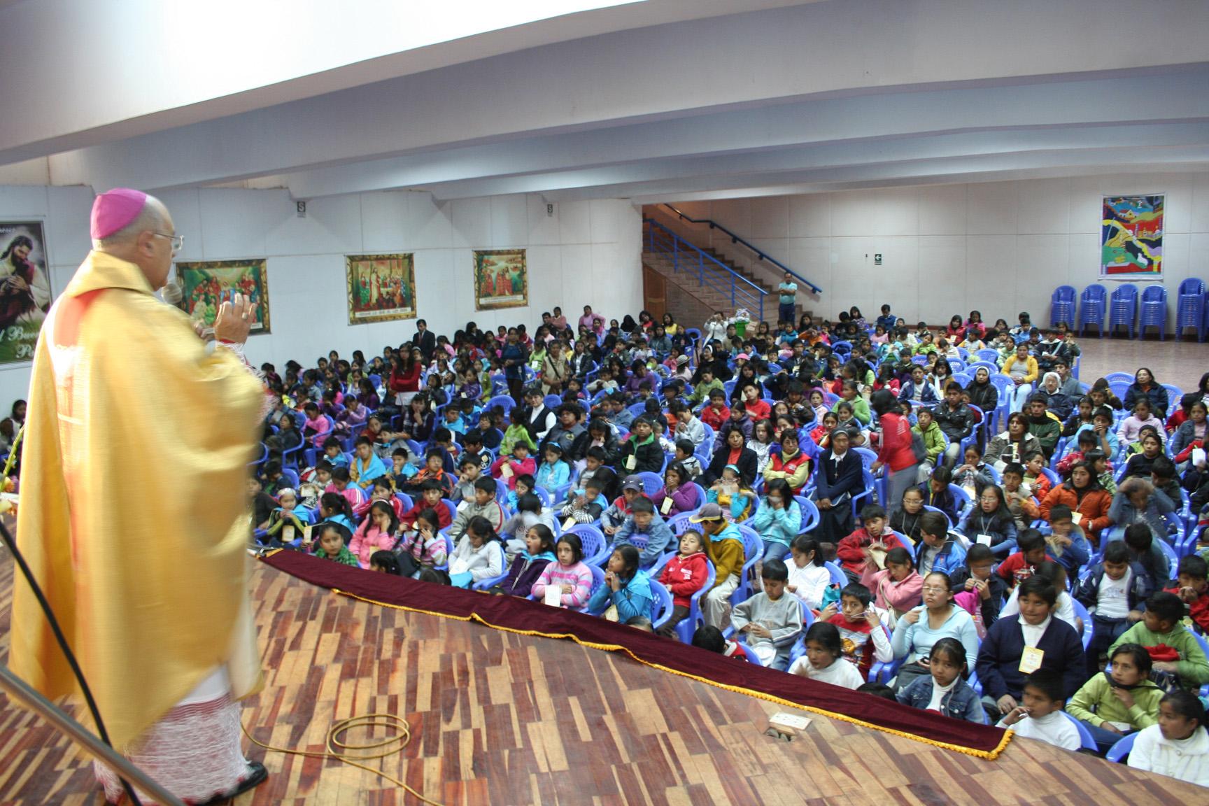 NIÑOS Y ADOLESCENTES SE PREPARAN PARA EL III CONGRESO NACIONAL MISIONERO QUE SE REALIZARÁ EN HUANCAYO