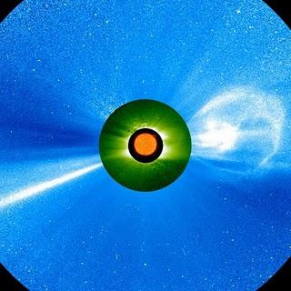 Una eyección de masa coronal observada por las naves STEREO, el 12 de diciembre de 2008