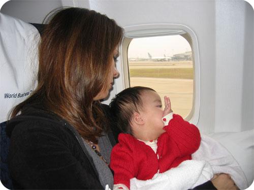 bebe en avion