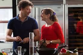 se miran en la cocina