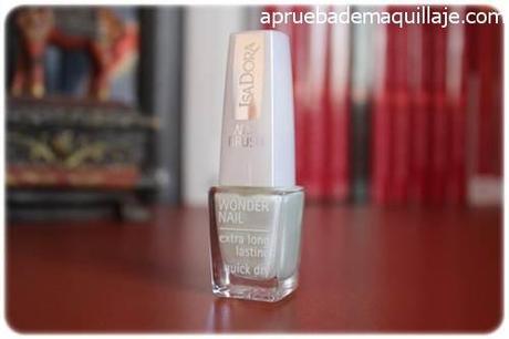 Colaboración Primavera con Isadora Esmalte de uñas Wonder Nail tono 777 Dragonfly de Isadora