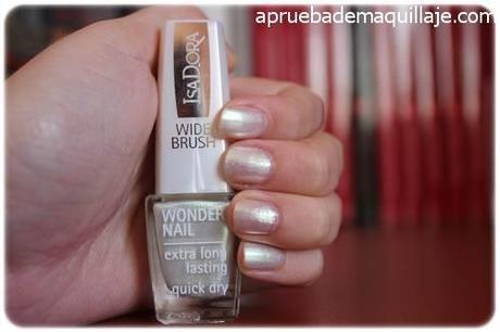 Colaboración Primavera con Isadora Swatch 4 del esmalte de uñas Wonder Nail tono 777 Dragonfly de Isadora