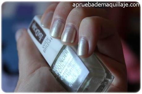 Colaboración Primavera con Isadora Swatch 1 del esmalte de uñas Wonder Nail tono 777 Dragonfly de Isadora