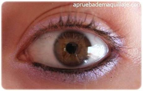 Colaboración Primavera con Isadora Swatch del lápiz de ojos Eye lighter contour tono 82 Blue Illusion de Isadora