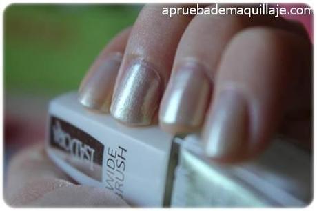 Colaboración Primavera con Isadora Swatch 2 del esmalte de uñas Wonder Nail tono 777 Dragonfly de Isadora