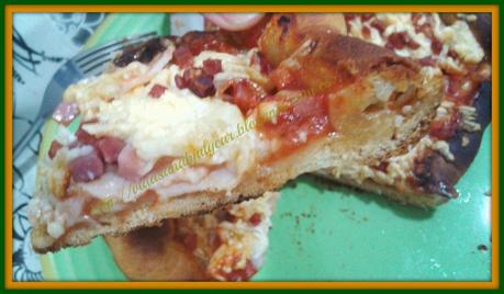 Pizza con bordes de queso