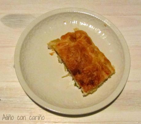 EMPANADA DE HOJALDRE CON SALMÓN AHUMADO Y QUESO DE TETILLA