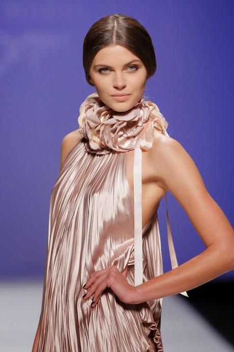 La firma de moda nupcial M&M nos presenta una colección romántica y vintage para el 2015