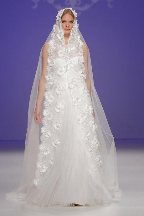 La firma de moda nupcial M&M nos presenta una colección romántica y vintage para el 2015