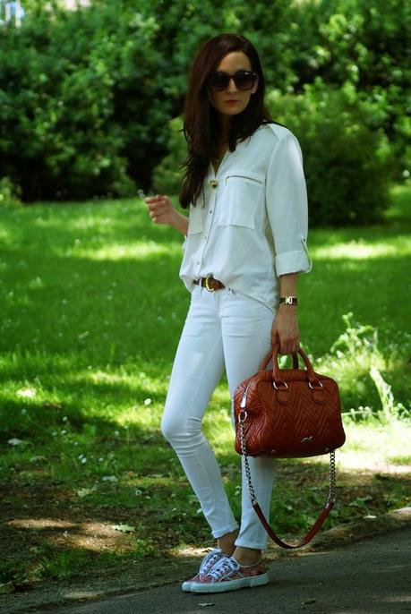 All white Me gustan los extremos cuando hablamos de vesti...