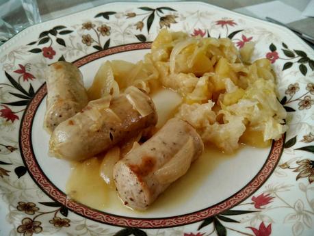 Salchichas al vino con chucrut a mi manera