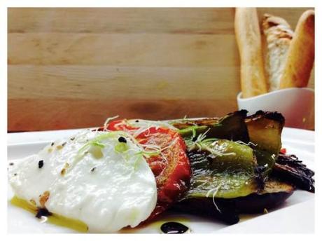 Parrillada de verduras de temporada con mozzarella