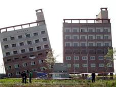 edificio amaneció torcido Corea