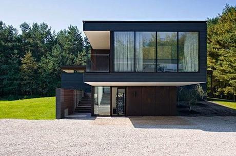 Casa Vanguardista en el Bosque Canadiense