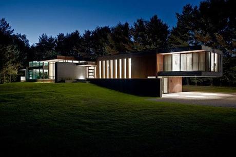 Casa Vanguardista en el Bosque Canadiense