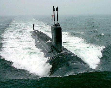 Submarino Clase Virginia surcando las aguas