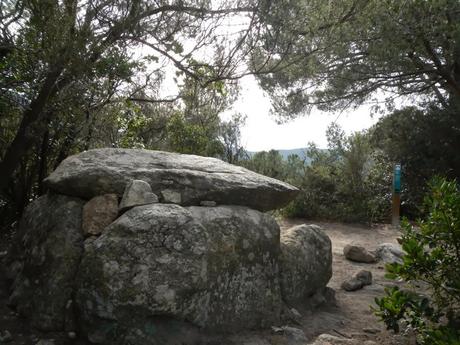 Dolmen de Céllecs o Cabana del Moro. Serralada Litoral