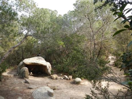 Dolmen de Céllecs o Cabana del Moro. Serralada Litoral