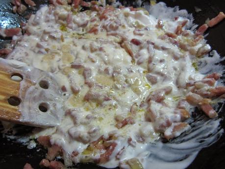 ESPAGUETTIS CON NATA, BACON Y MOSTAZA MAILLE