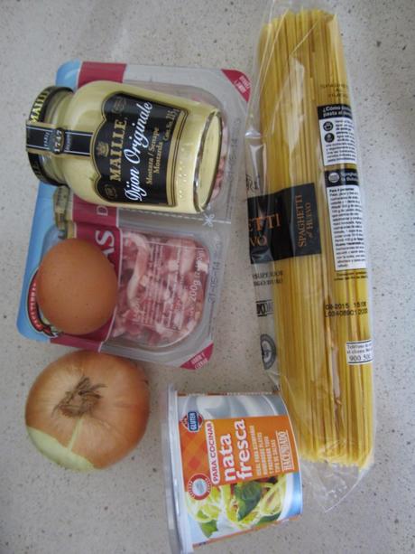 ESPAGUETTIS CON NATA, BACON Y MOSTAZA MAILLE