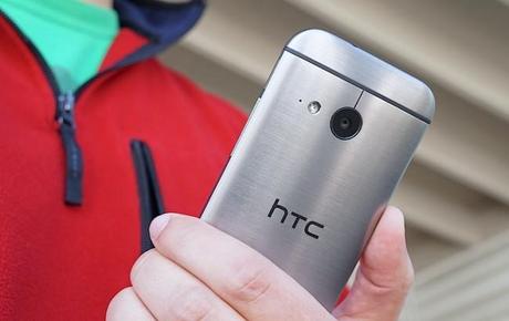HTC-One-mini-2-in-hand