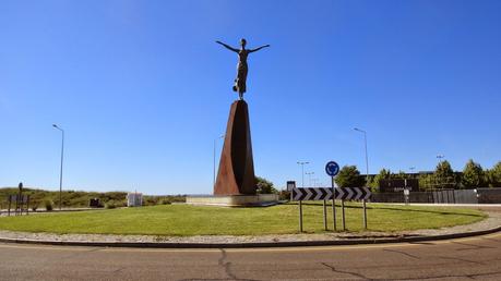 NOMBRE OFICIAL Y POPULAR EN LOS MONUMENTOS URBANOShttp://...