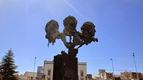 NOMBRE OFICIAL Y POPULAR EN LOS MONUMENTOS URBANOShttp://...