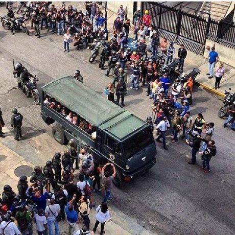 Foto: Con lo Ocurrido hoy con Muchos estudiantes detenidos en Caracas, Maduro declara la guerra #14m  #Dictadura #Venezuela