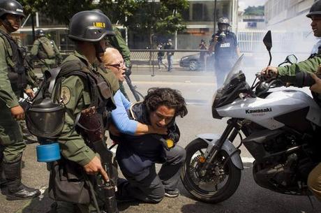 Represión brutal #14M Venezuela