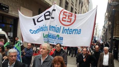 Marcha de bancarios en repudió a la represión en la Caja Popular d Tucumán. (Ricardo Cárcova)