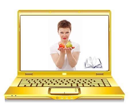 chica con pera y manzana en pantalla