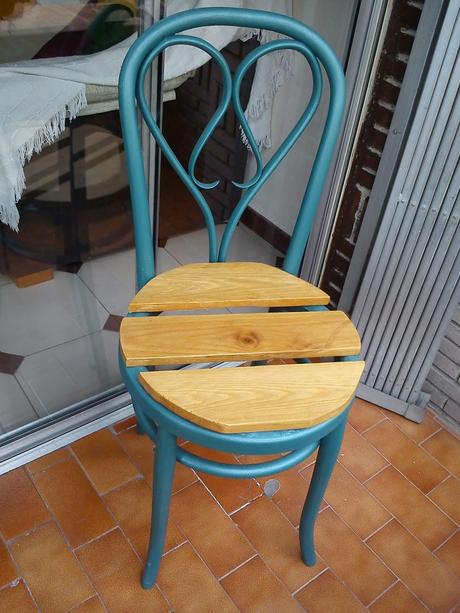 Reciclaje de sillas estilo Thonet.